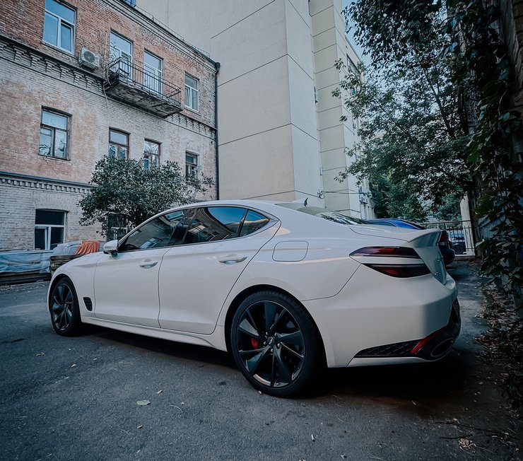 Genesis G70
