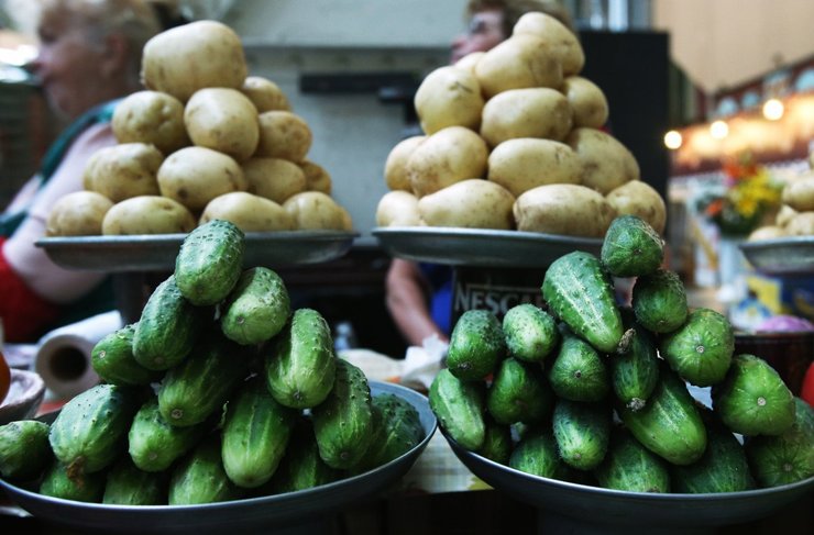 Українська молода картопля, яку продають зараз, вирощується в теплицях