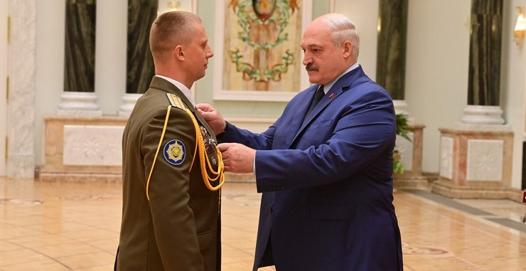 Александр лукашенко, награждение лукашенко, награждение военных