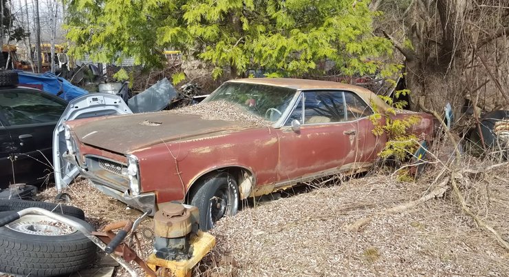 Брошенный Pontiac GTO 1967 года