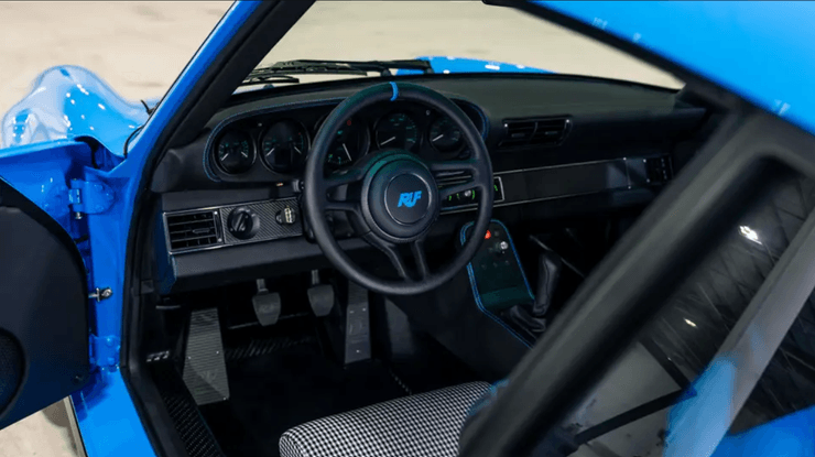 Салон Porsche Ruf CTR отделан шкурой буйвола