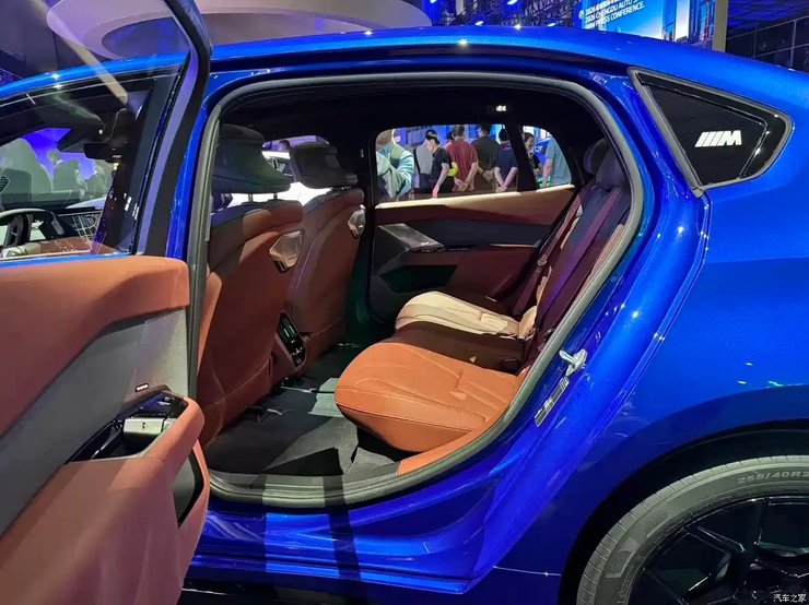 салон BMW i3