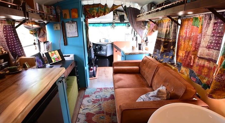 Автобудинок