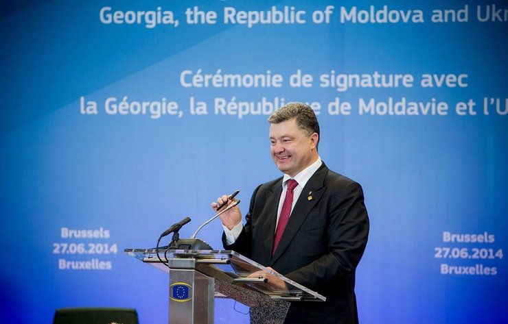 Петр Порошенко, мешковатый костюм, фото