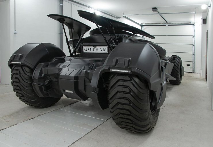 купить бэтмобиль, новый Бэтмобиль, Бэтмен против Супермена, авто Бэтмена
