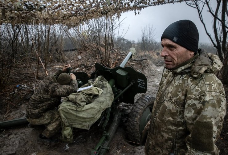 Боец ВС с пушкой