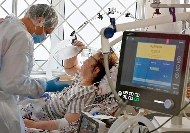 коронавирус, ковидная больница, пациент с коронавирусом, ваксеры и антиваксеры