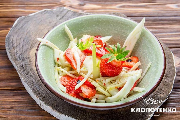 Салат з полуницею і фенхелем