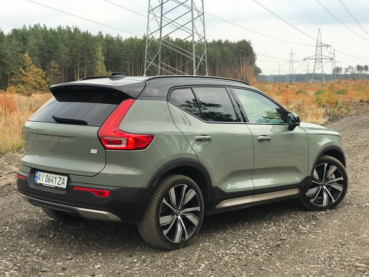 Електричний кросовер Volvo XC40 Recharge, зовнішність Volvo XC40 Recharg, екстер'єр електромобіль Вольво ХС40 Річардж, задній вид, новий Вольво ХС40