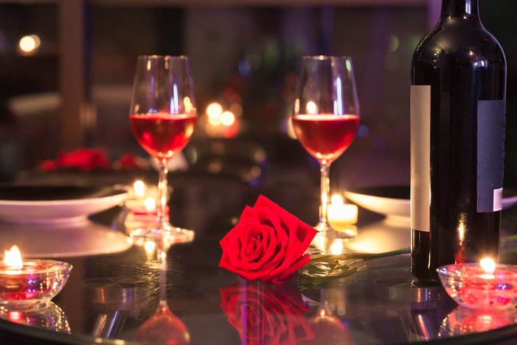 как провести 8 марта