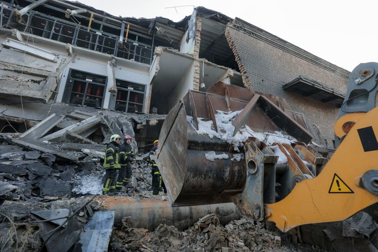 Фото разрушенной ТЭЦ-4 в Дарнице после удара 3 февраля