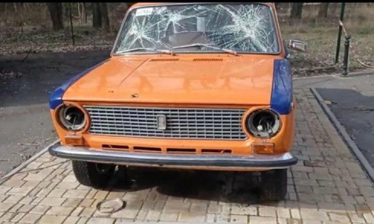 разграбленное авто, авто с простреленным стеклом, растрелянное авто, реконструкция поста ГАИ, милицейский ВАЗ 21011, ВАЗ 21011 ГАИ