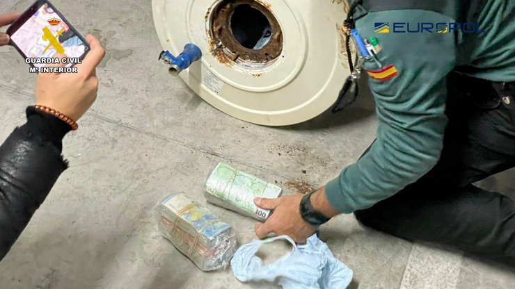 поліція іспанія обшуки