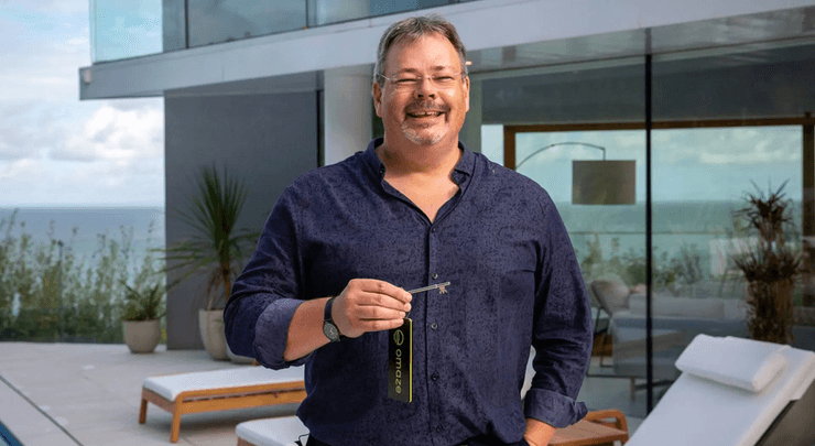 Выиграл особняк в лотерею, современный особняк, главный приз, Omaze, покинул дом, особняк рухнет, особняк на берегу моря,