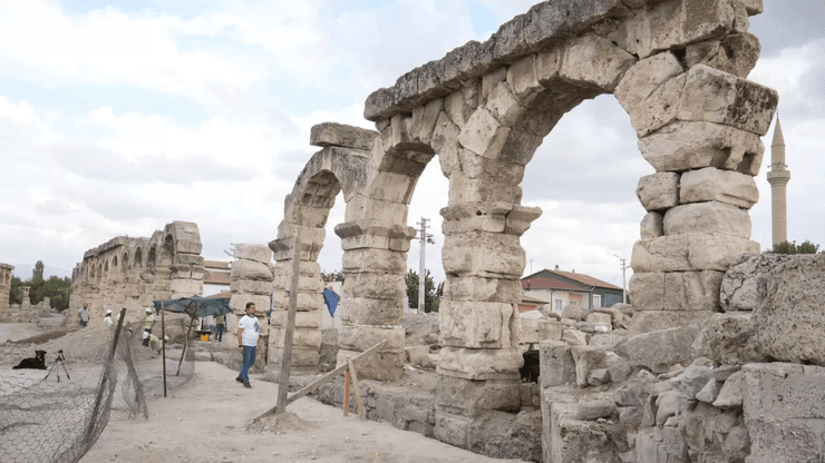 археологи, археология, акведук, раскопки, Тиана, Рим, цивилизация, реставрация, туристы, сооружение, город, античность, вода, развитие