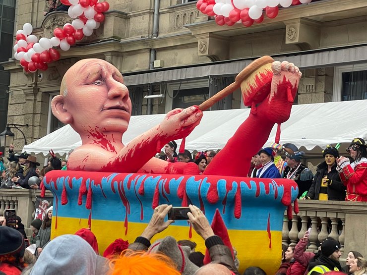 путін, ванна, кров, карнавал, германія, розенмонтаг