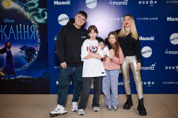 Анатолий Анатолич и Юла с детьми фото