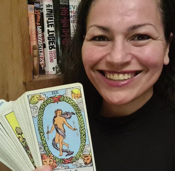 Ясновидящая, Инбаал Хонигман, гадалка, карты таро, сделала предсказание, курьезы, продажа дома,