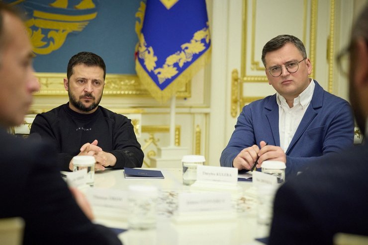 Джеймсом Клеверли, Владимир Зеленский, Дмитрий Кулеба