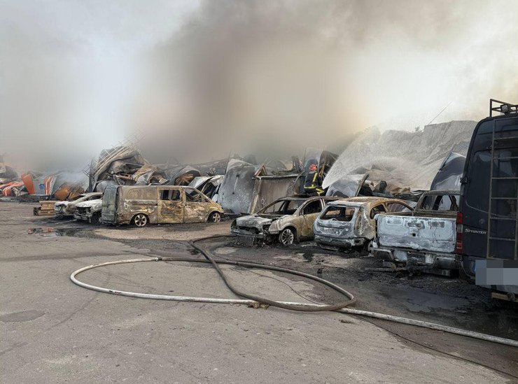 10 июня на СТО, на котором столяли авто Фонда Притулы, сгорели около десятка автомобилей