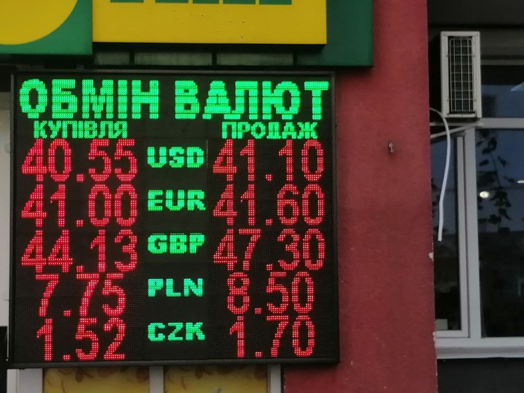 Експерти не виключають, що протягом листопада–грудня гривня буде девальвувати в бік позначки 40 гривень за долар