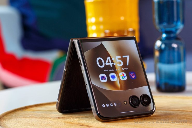 Motorola Razr 70 Ultra телефон