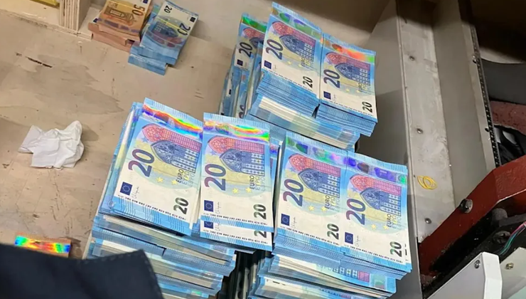 Поддельные деньги, как распознать фальшивые купюры номиналом 20, 50 и 100 евро, полиция накрыла подпольный цех преступников