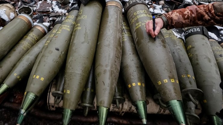 Українські військові відстрілюють до 10 тисяч снарядів за день