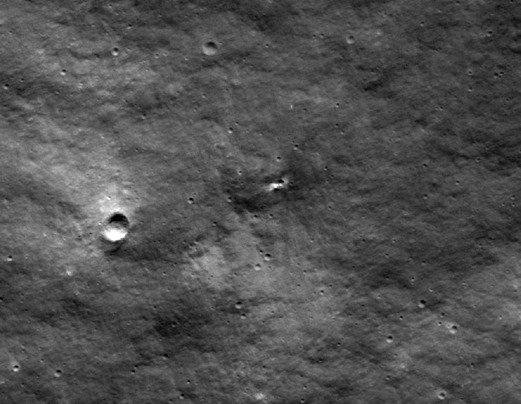 Місяць 25, місце падіння, Місяць