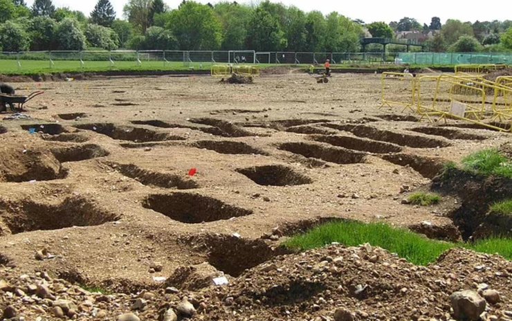 древнее кладбище