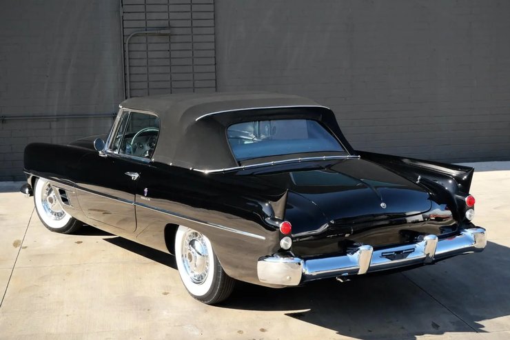 Кабріолет Dual-Ghia Convertible