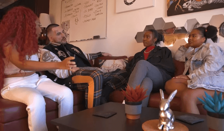 Мужчина встречается с 6 девушками, новая девушка, возлюбленная, шесть женщина, девушка на четверг, отношения, любовь