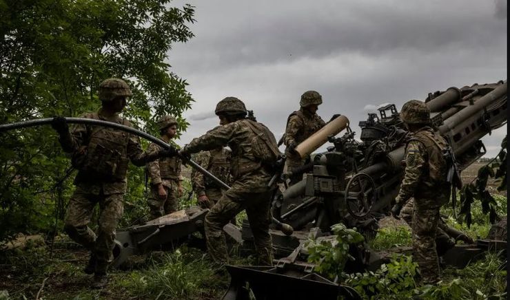 украинские артиллеристы за работой