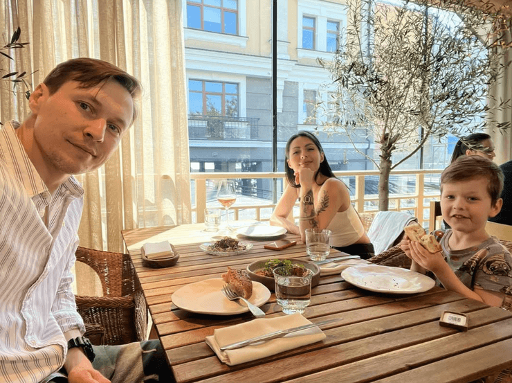 Константин Октябрьский с женой