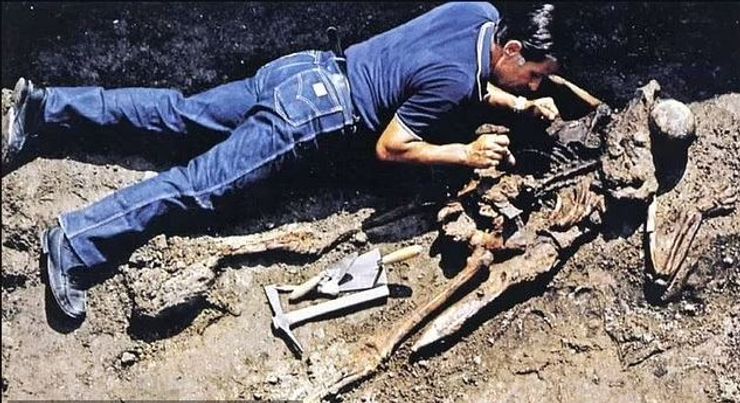 Везувий, Помпеи, археологи, раскопки в Италии, останки древних людей