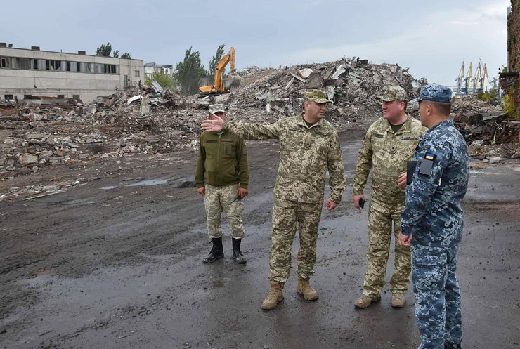 БАЗА "СХІД". На фото — строительство базы ВМС Украины в Бердянске, на которую передислоцируют боевые патрульные катера Mark VI