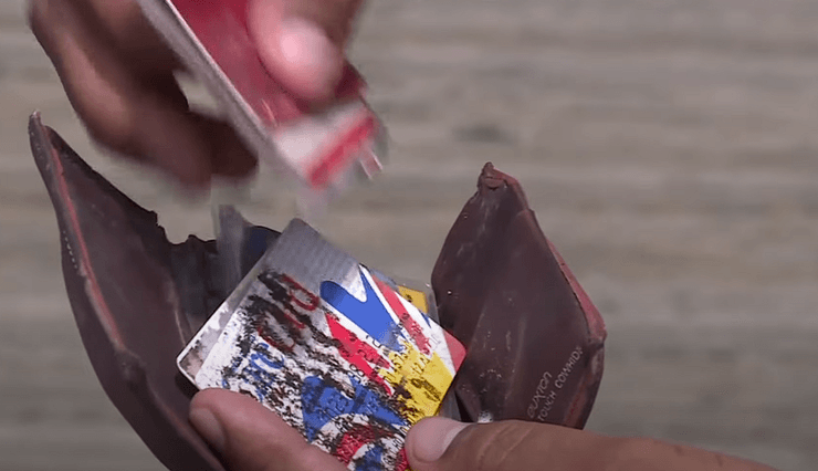 Мужчине вернули бумажник спустя 33 года, бумажник в документами, потерял бумажник, кошелек, деньги, необычная находка,