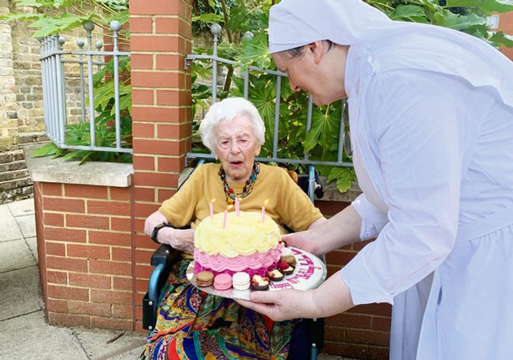 анджела хутор