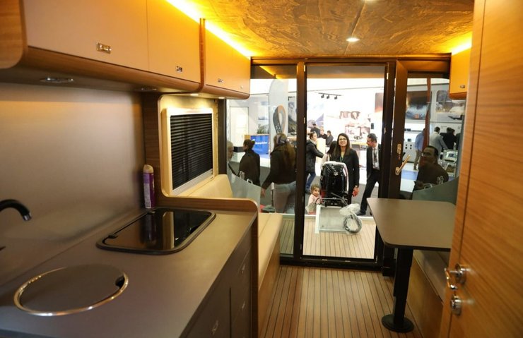 автодом салон, Cataravan 6990 Optimum, дом на колесах, автодом амфибия, Cataravan 6990 Optimum