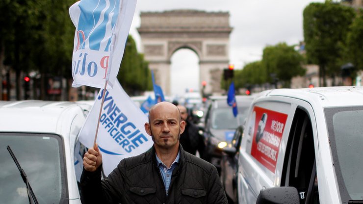 протесты полицейских во франции