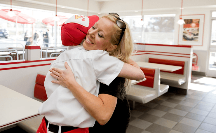 Спадкоємиця мільярдера, Ліндсі Снайдер, власниця мережі ресторанів, In-N-Out, літня робота, єдина спадкоємиця, власниця ресторану