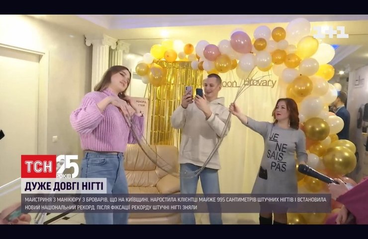 Украинка нарастила рекордные ногти