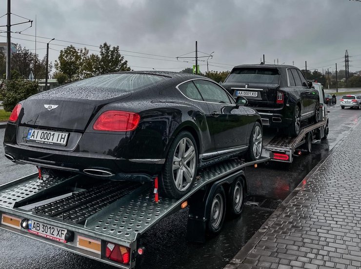 суперкари в Україні, Rolls-Royce Cullinan, Ferrari California, Bentley Continental GT, елітні авто в Україні.