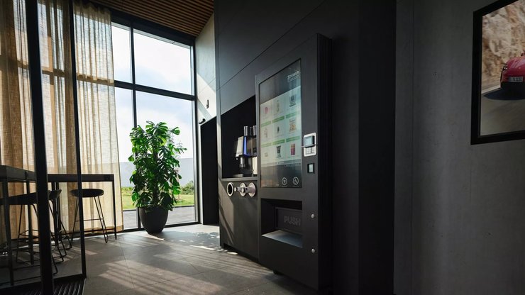 Зарядний салон Porsche