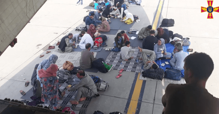 афганці на українському літаку