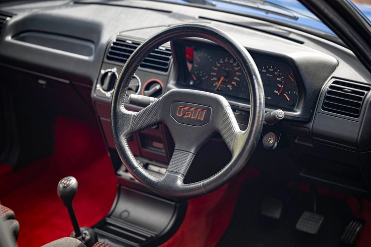 салон Peugeot 205 GTi, Peugeot 205, капсула часу, Peugeot 205 1991