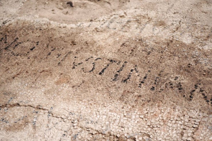 археологи обнаружили древнюю мозаику