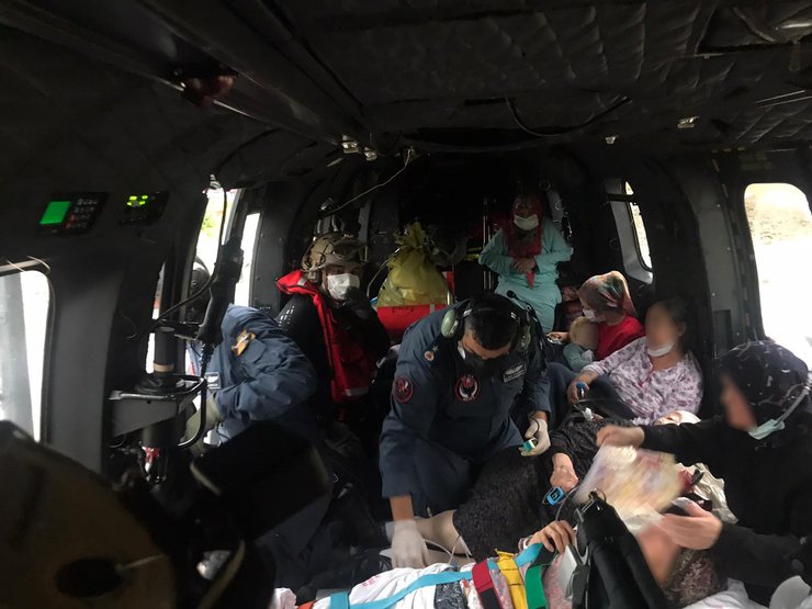 турция, потоп, люди в вертолете, фото