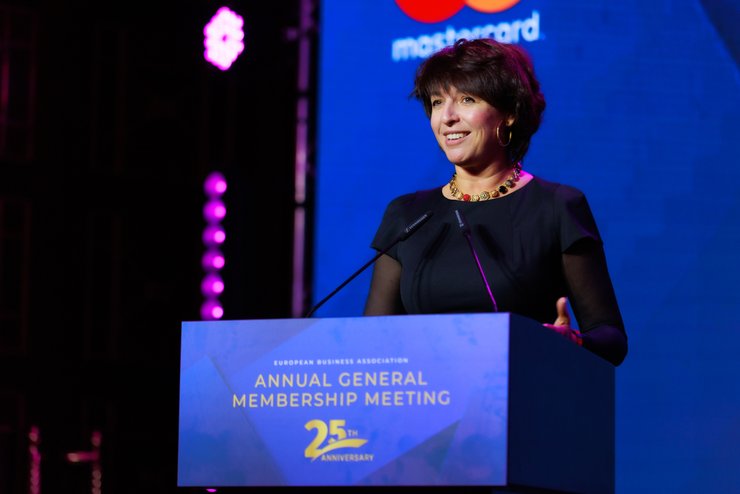 Анна Дерев'янко у 2000 році була призначена заступницею директора Європейської Бізнес Асоціації, а з 2003 року займає посаду виконавчої директорки ЕВА