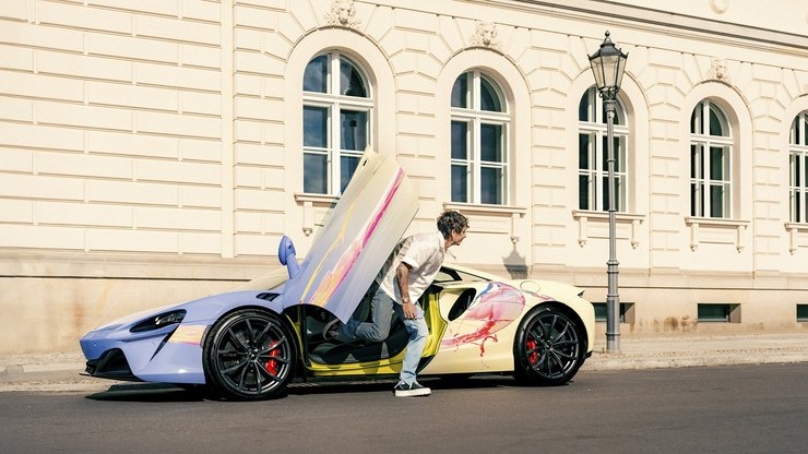 McLaren Artura арт-объект